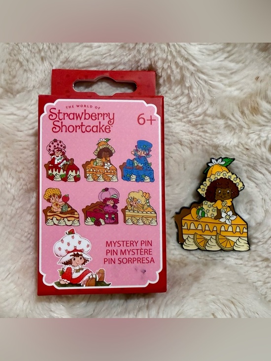 Strawberry Shortcake Accessories - Loungefly Strawberry Shortcake Pie Blind Box Enamel Pin Hot Topic Exclusive